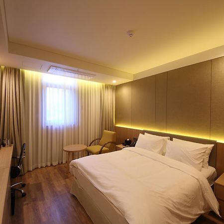 Benikea The H Hotel Hwaseong Exterior foto