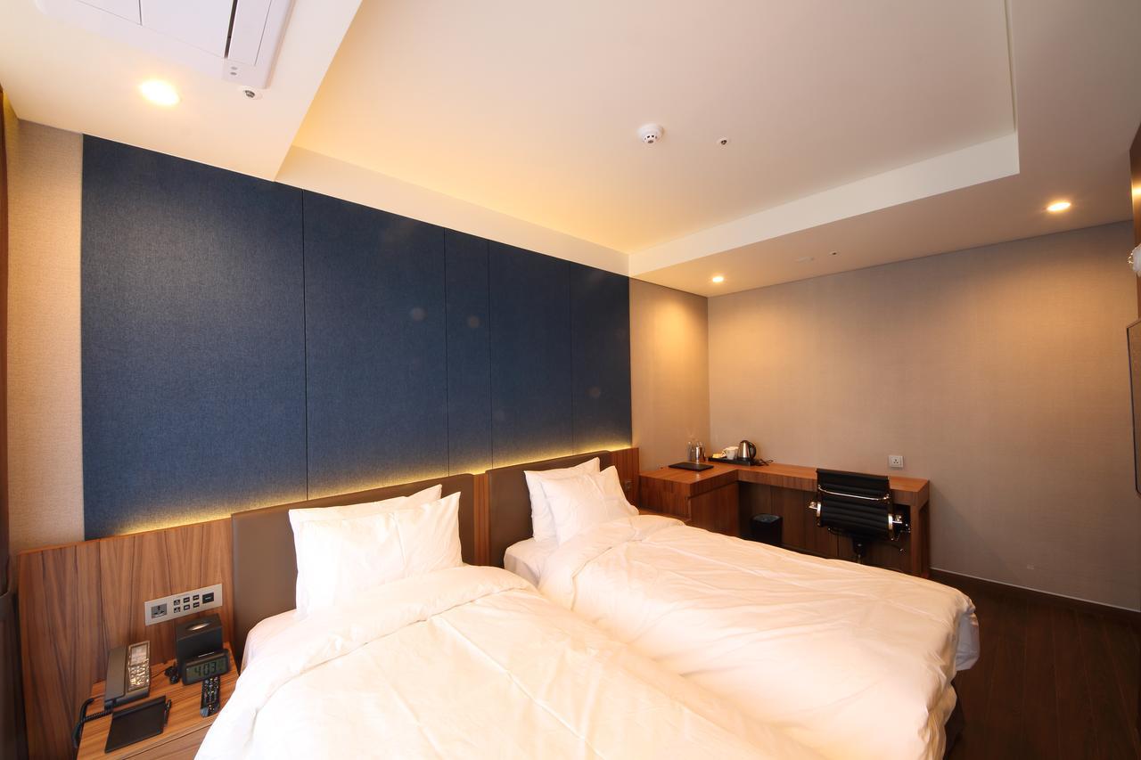 Benikea The H Hotel Hwaseong Exterior foto
